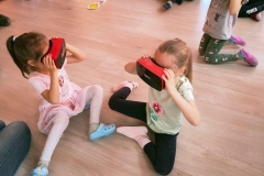 RedboxVR-Children-Using-Viewers-9