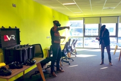 Adult-using-HP-Vive-Focus-3
